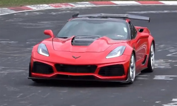 Camaro ZL1 1LE смог пройти круг за 7:16.04, а Corvette Z06 был примерно на две секунды быстрее.